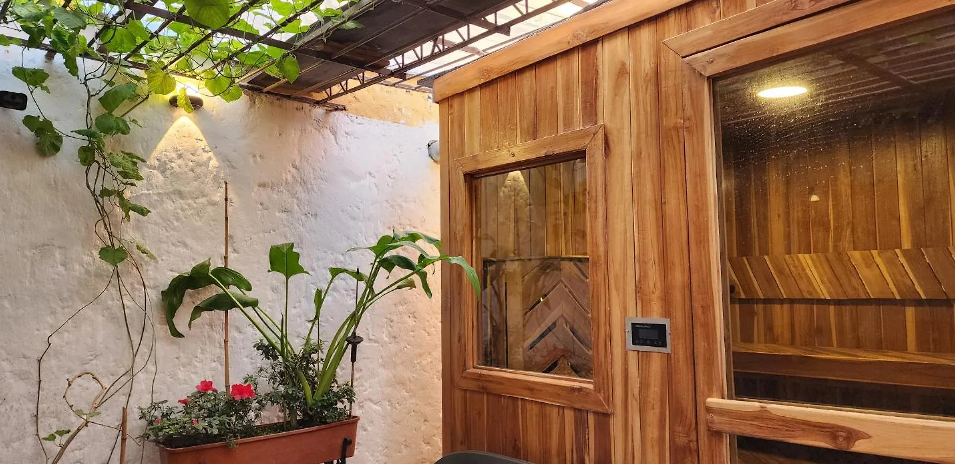 Casa De Las Palmas 3 Medellin Apartment