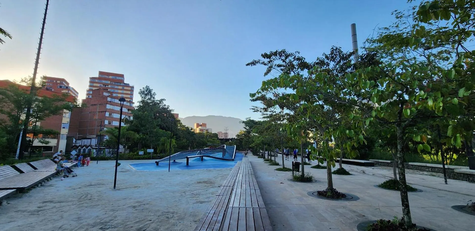 Casa De Las Palmas 3 Medellín 0*,  Colombia